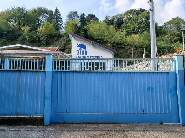 Locale in vendita di 308 m² in Via IV Novembre, 259