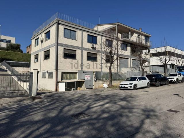 Locale in vendita di 309 m² in Via Bruno Pontecorvo