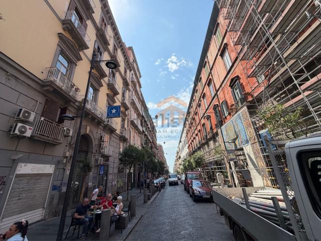 Locale in vendita di 30 m² in Largo Donnaregina
