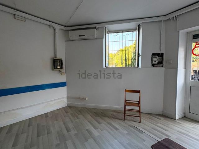 Locale in vendita di 30 m² in Largo Paolo VI, 8