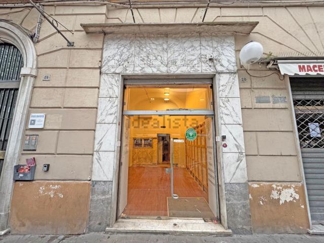 Locale in vendita di 30 m² in Piazza Cavour, 19