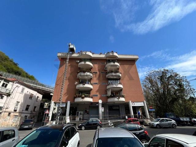 Locale in vendita di 30 m² in Piazza Coppola Onofrio, 6