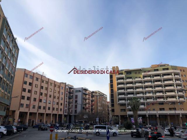 Locale in vendita di 30 m² in Piazza Don Luigi Sturzo, 4
