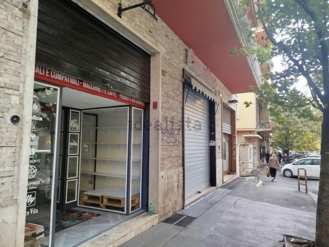 Locale in vendita di 30 m² in Via Tommaso da Celano, 52