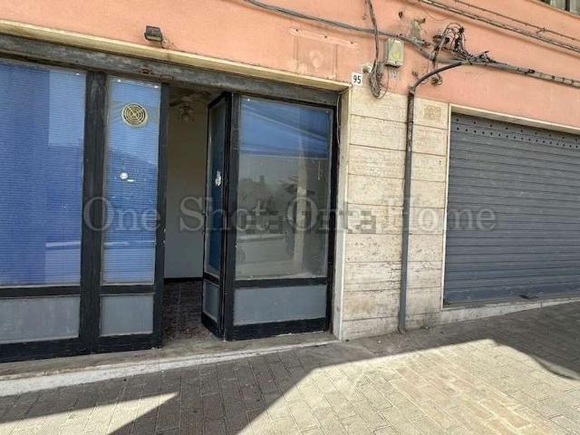 Locale in vendita di 30 m² in Via Torino