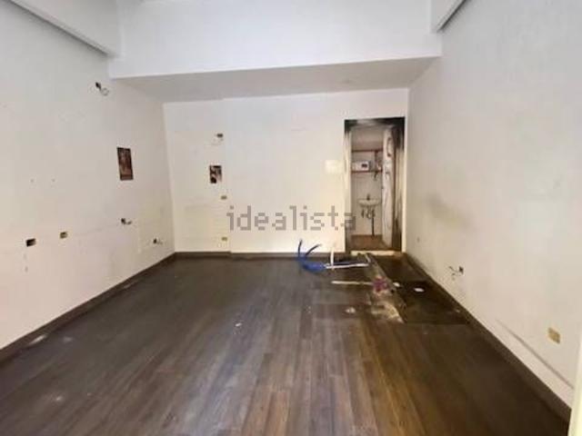 Locale in vendita di 30 m² in Via Trento, 82