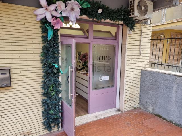 Locale in vendita di 30 m² in Via Veronica Gambara
