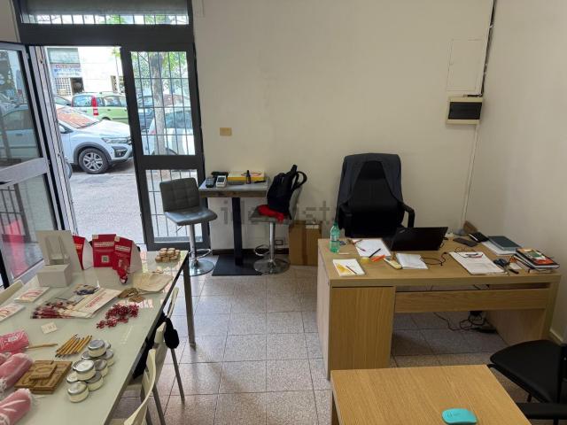 Locale in vendita di 30 m² in Via Ascanio Rivaldi, 7
