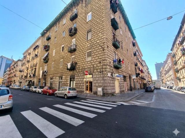 Locale in vendita di 30 m² in Via Aquila, 116