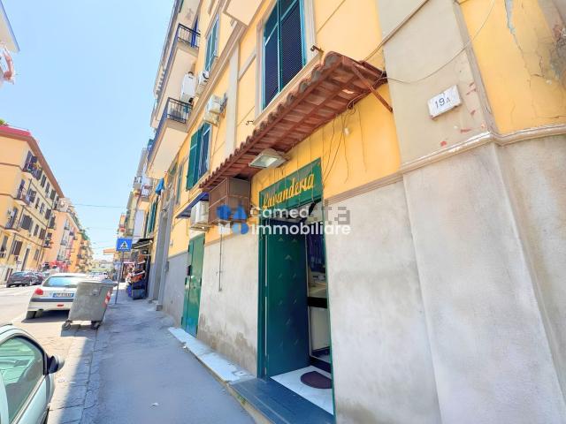 Locale in vendita di 30 m² in Via Bartolomeo Caracciolo Detto Carafa, 19