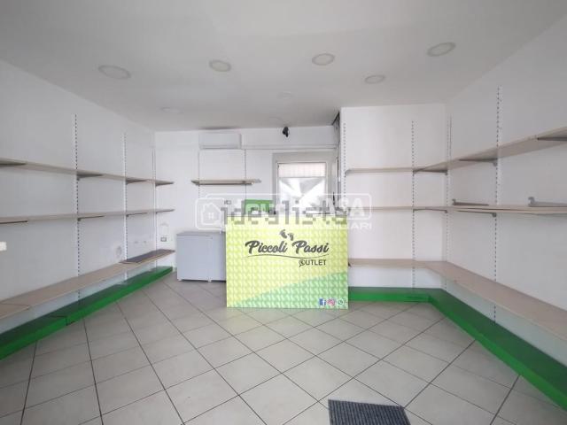 Locale in vendita di 30 m² in Via Belvedere