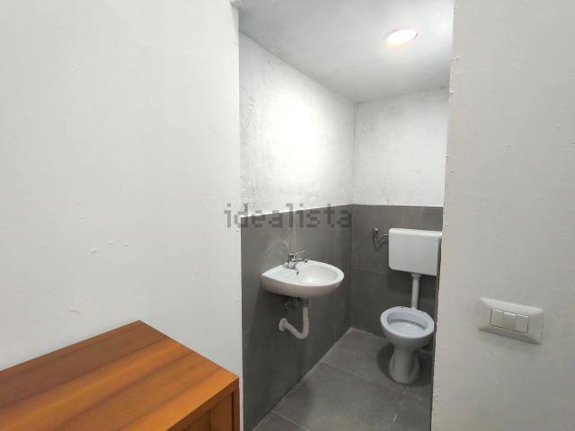 Locale in vendita di 30 m² in Via Cesare Giulio Cortese