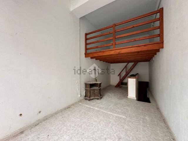 Locale in vendita di 30 m² in Via Corvello, 39