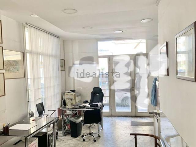 Locale in vendita di 30 m² in Via Duca Degli Abruzzi, 55