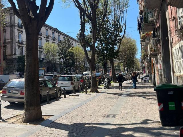 Locale in vendita di 30 m² in Via Foria