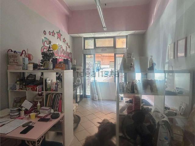Locale in vendita di 30 m² in Via Francesco Caracciolo