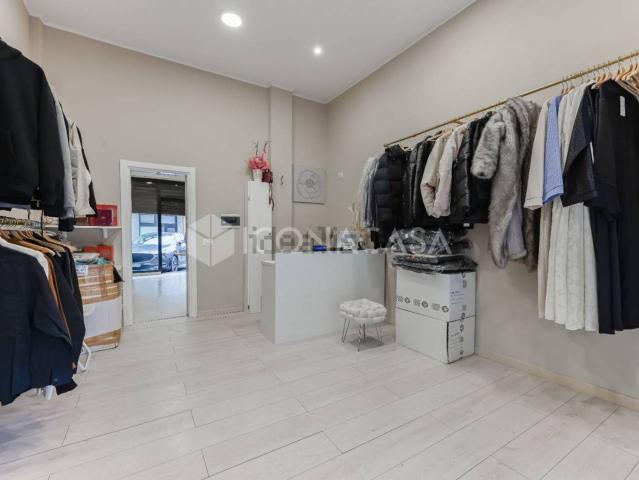 Locale in vendita di 30 m² in Via Lambrate, 15