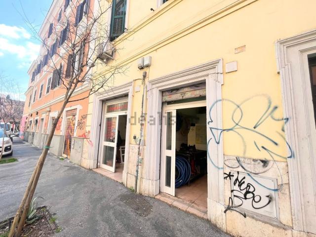 Locale in vendita di 30 m² in Via Macerata