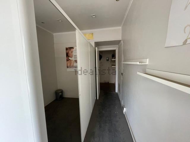 Locale in vendita di 30 m² in Via Quinto Publicio, 25