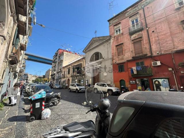 Locale in vendita di 30 m² in Via Santi Giovanni e Paolo, 144