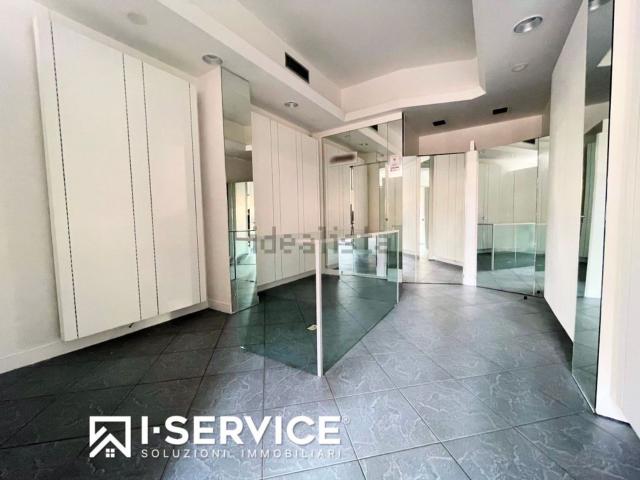 Locale in vendita di 30 m² in Viale Giosuè Carducci, 103