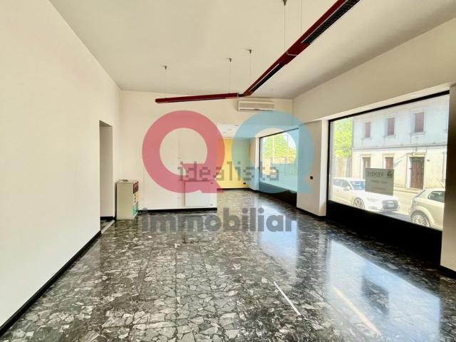 Locale in vendita di 310 m² in Via Natisone, 71