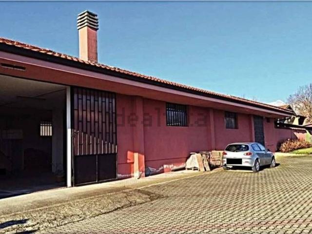Locale in vendita di 313 m² in Via dei Pioppi, 76