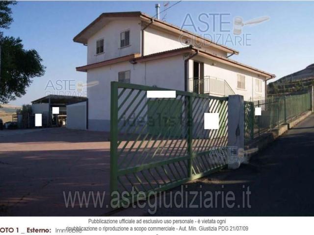 Locale in vendita di 313 m² in Via San Nicola dell&apos Alto, 48