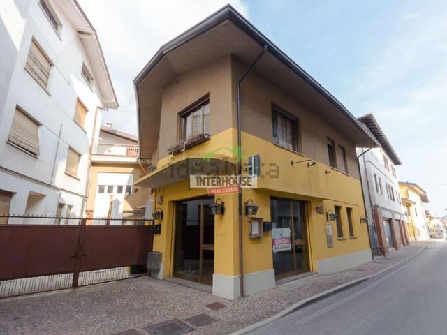 Locale in vendita di 313 m² in Via Piave, 40