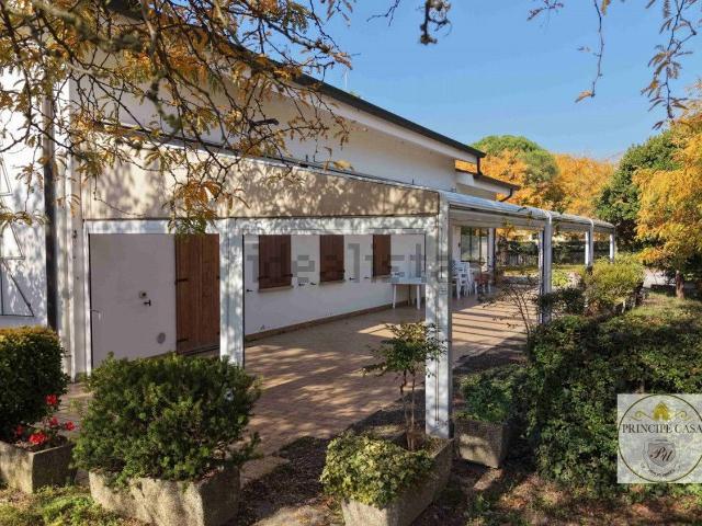 Locale in vendita di 313 m² in Via Roma