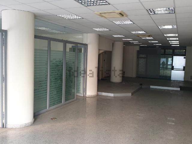 Locale in vendita di 314 m² in Via catania, 280