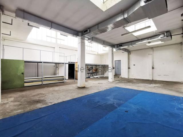 Locale in vendita di 315 m² in Via Giovanni Servais, 17