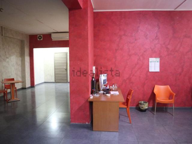 Locale in vendita di 315 m² in Via Martiri di Cefalonia, 3