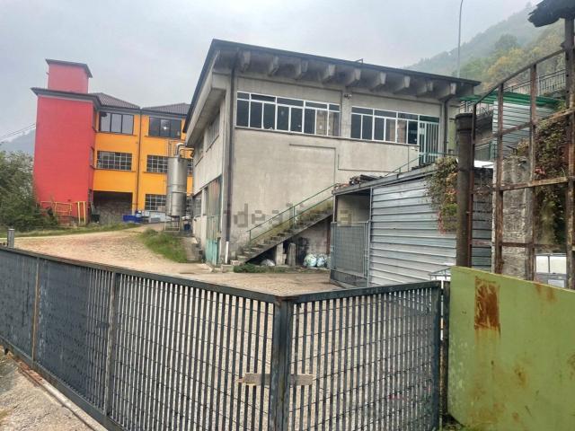 Locale in vendita di 316 m² in Contrada Danese, 10