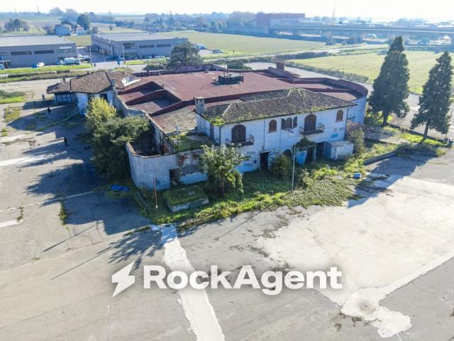 Locale in vendita di 3179 m² in Strada Provinciale 63 R, 68