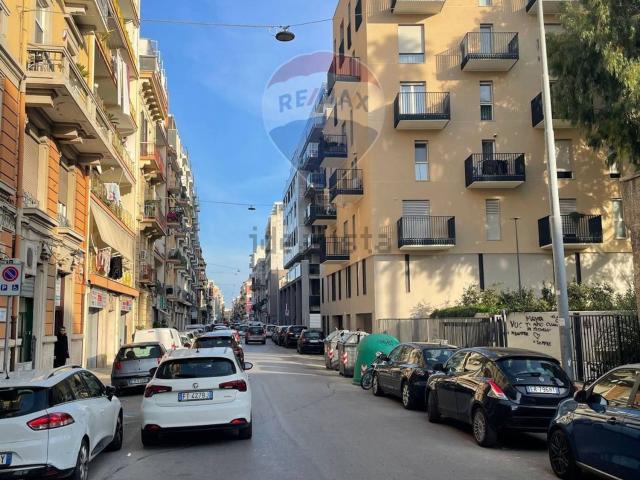 Locale in vendita di 317 m² in Via Napoli, 235
