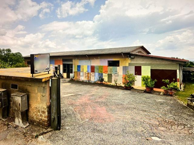 Locale in vendita di 317 m² in Via Vasiano, 28