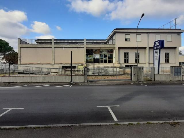Locale in vendita di 3180 m² in Via Enrico Mattei