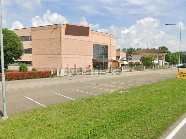 Locale in vendita di 3183 m² in Via Moro, 11