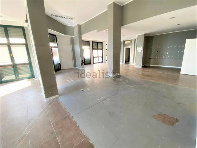 Locale in vendita di 318 m²