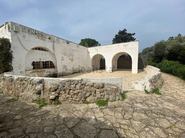 Locale in vendita di 318 m² in Via delle Rose