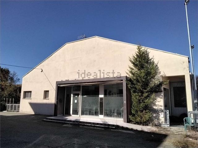 Locale in vendita di 319 m² in Via Ezio Comparoni, 61