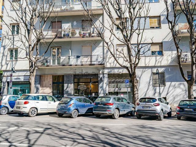Locale in vendita di 31 m² in Via Angelo Inganni, 13