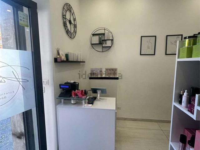 Locale in vendita di 31 m² in Via degli Ontani, 7