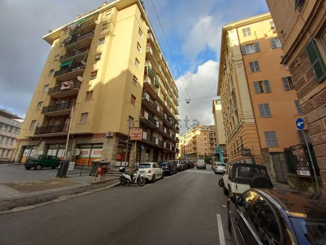 Locale in vendita di 31 m² in Via San Martino, 21
