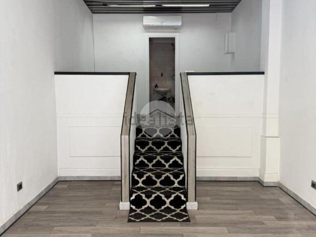 Locale in vendita di 31 m² in Viale di Vigna Pia, 101
