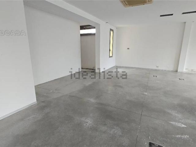 Locale in vendita di 320 m²