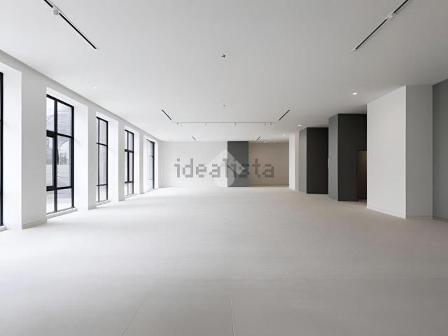 Locale in vendita di 320 m² in Traversa 1 di Viale Mellini