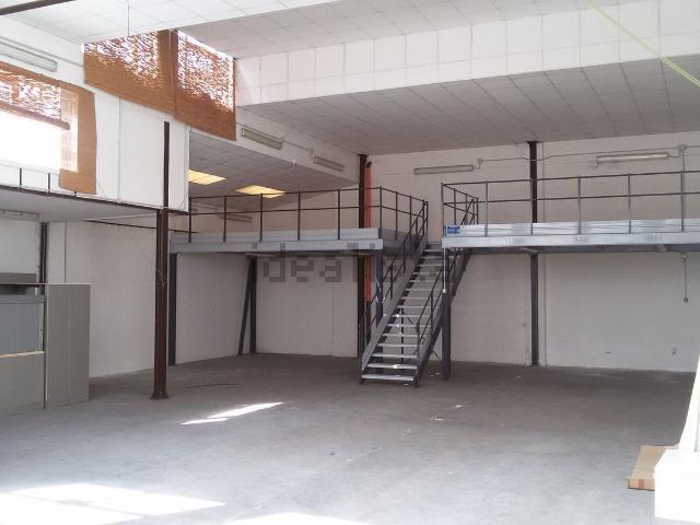 Locale in vendita di 320 m² in Via Carolina Scutellari