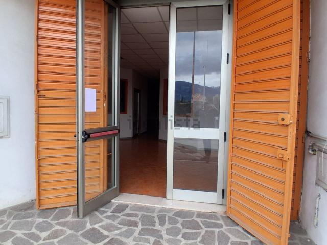 Locale in vendita di 320 m² in Via Carso